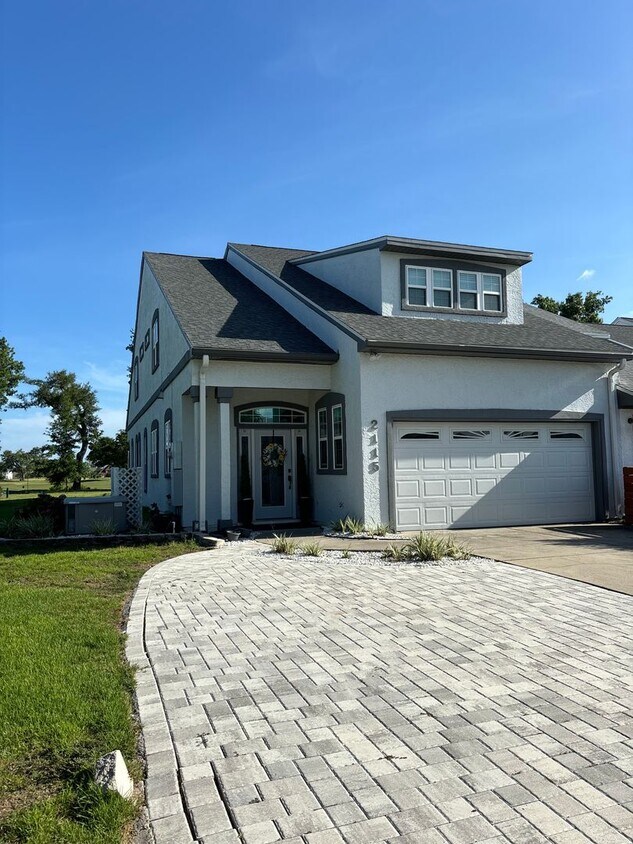 Primary Photo - 2115 Country Club Dr
