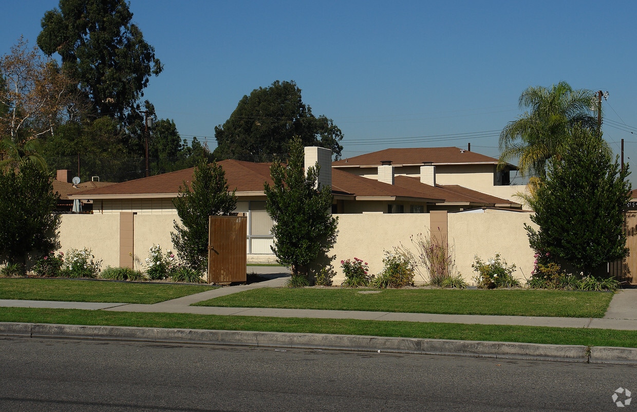Primary Photo - 9871 Central Ave