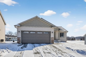 Building Photo - 2412 Hadley Hills Dr NE