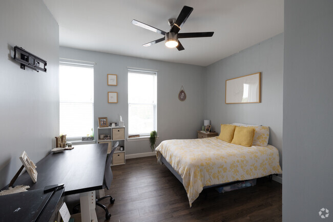 Spacious Bedrooms - Chenango Student Housing