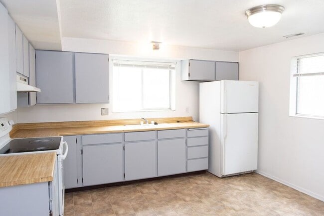 Building Photo - 558 Sir Anthony Cir W