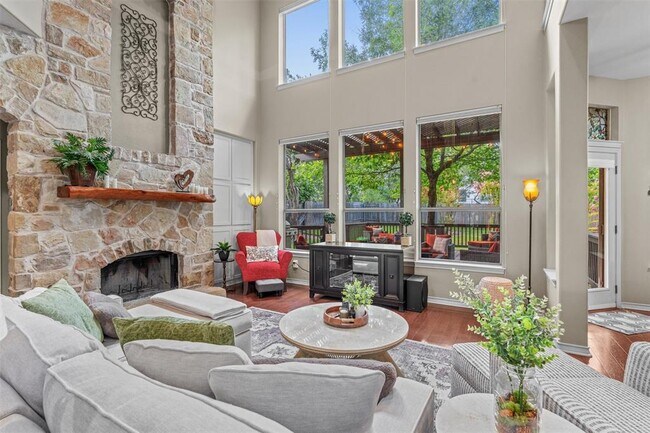 Foto del edificio - 7505 Roaring Springs Dr