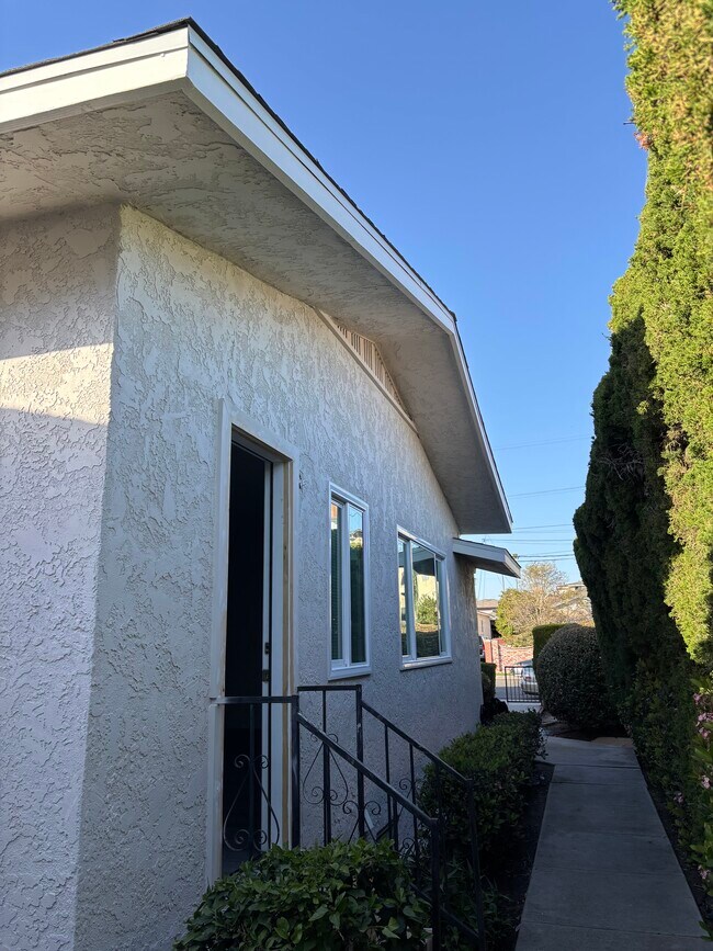 Foto del edificio - 583 W 16th St