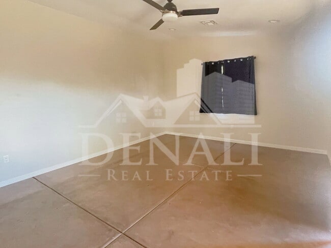 Foto del edificio - 2618 N Sparkman Blvd