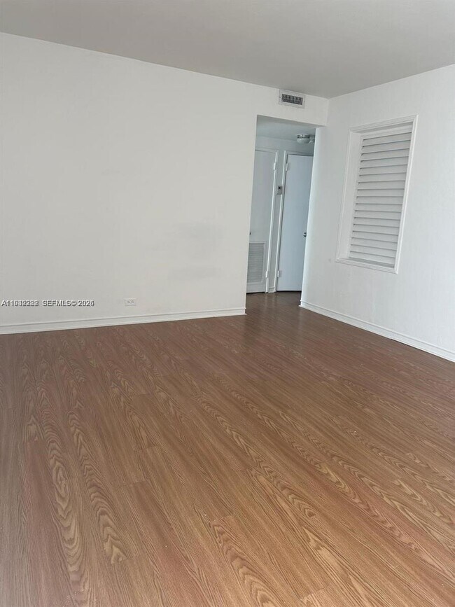 Building Photo - 9920 Collins Ave