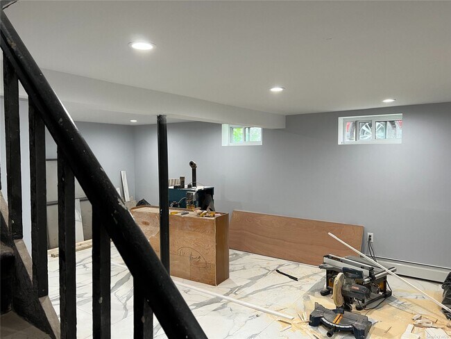 Building Photo - 118 Collins Ave