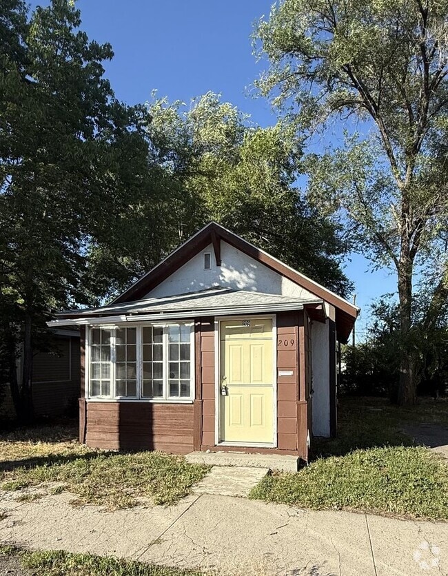 Building Photo - 209 S 26th St
