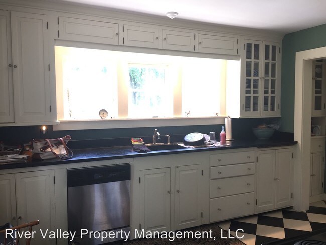 Foto del edificio - 3 br, 1.5 bath House - 52 Church St