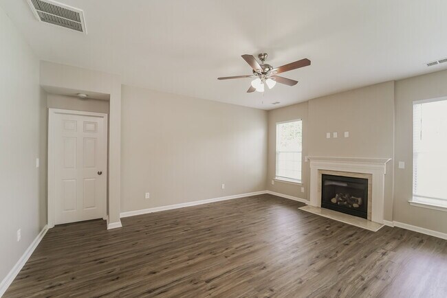 Building Photo - 16826 Macanthra Dr