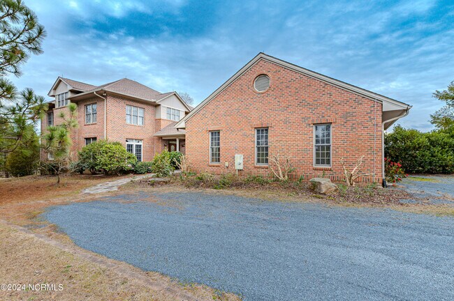 Building Photo - 650 Yadkin Rd
