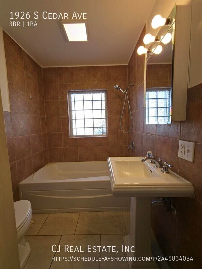 Building Photo - 1926 S Cedar Ave