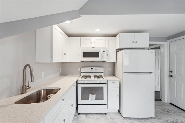 Building Photo - 210 Lenox Ave