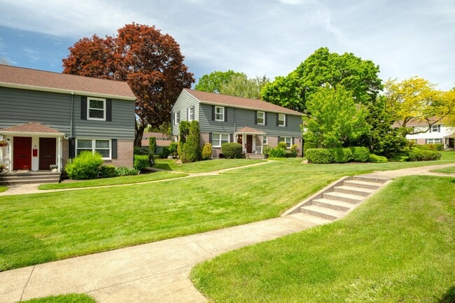 Mid Century Townhouse in Cedar Hills with Modern Amenities! - Mid Century Townhouse in Cedar Hills with Modern Amenities!
