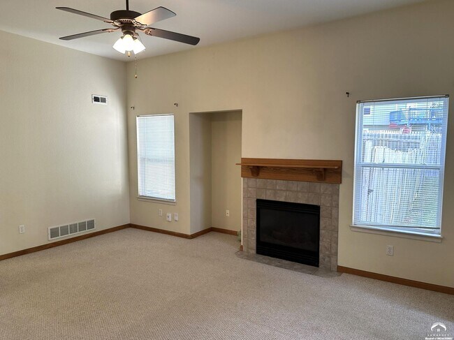 Building Photo - 925 N Field Stone Dr