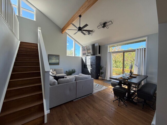 Foto del edificio - 3 Bedroom 2.5 Bath Home with 2 Car Garage ...