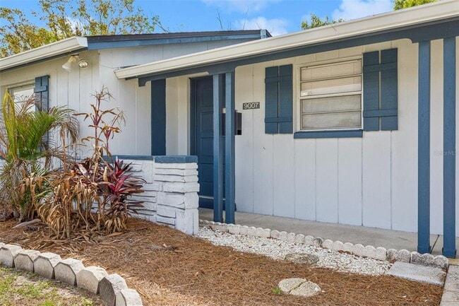 Building Photo - 9007 Tree Valley Cir