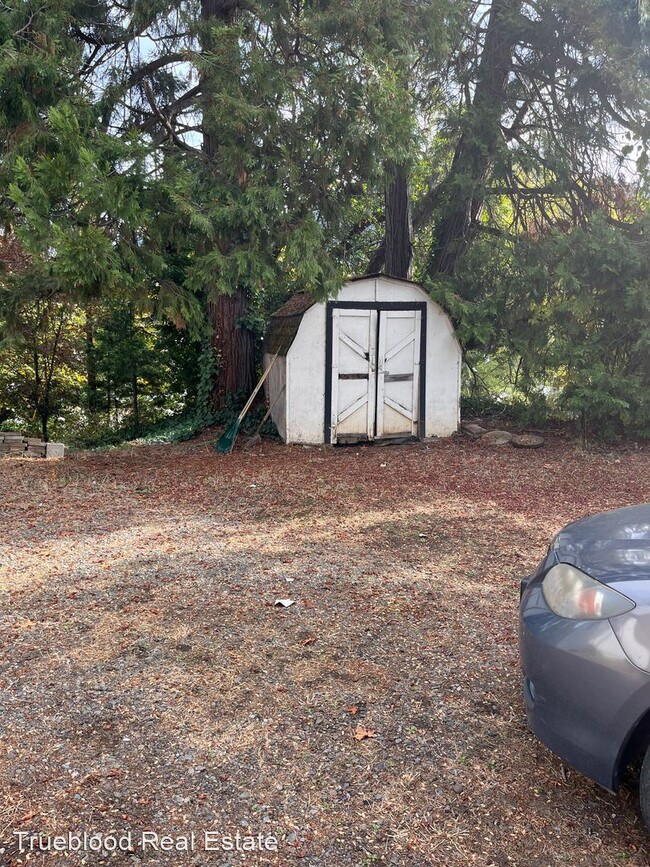 Building Photo - 4 br, 1 bath House - 325 S Pine St