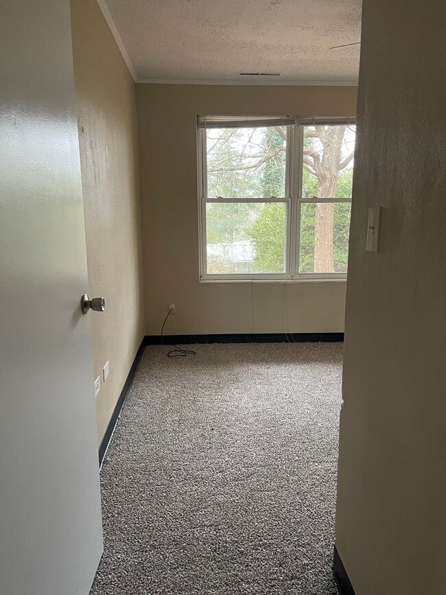 Foto del edificio - Spacious Duplex located off of South Milledge Avenue! Available soon!