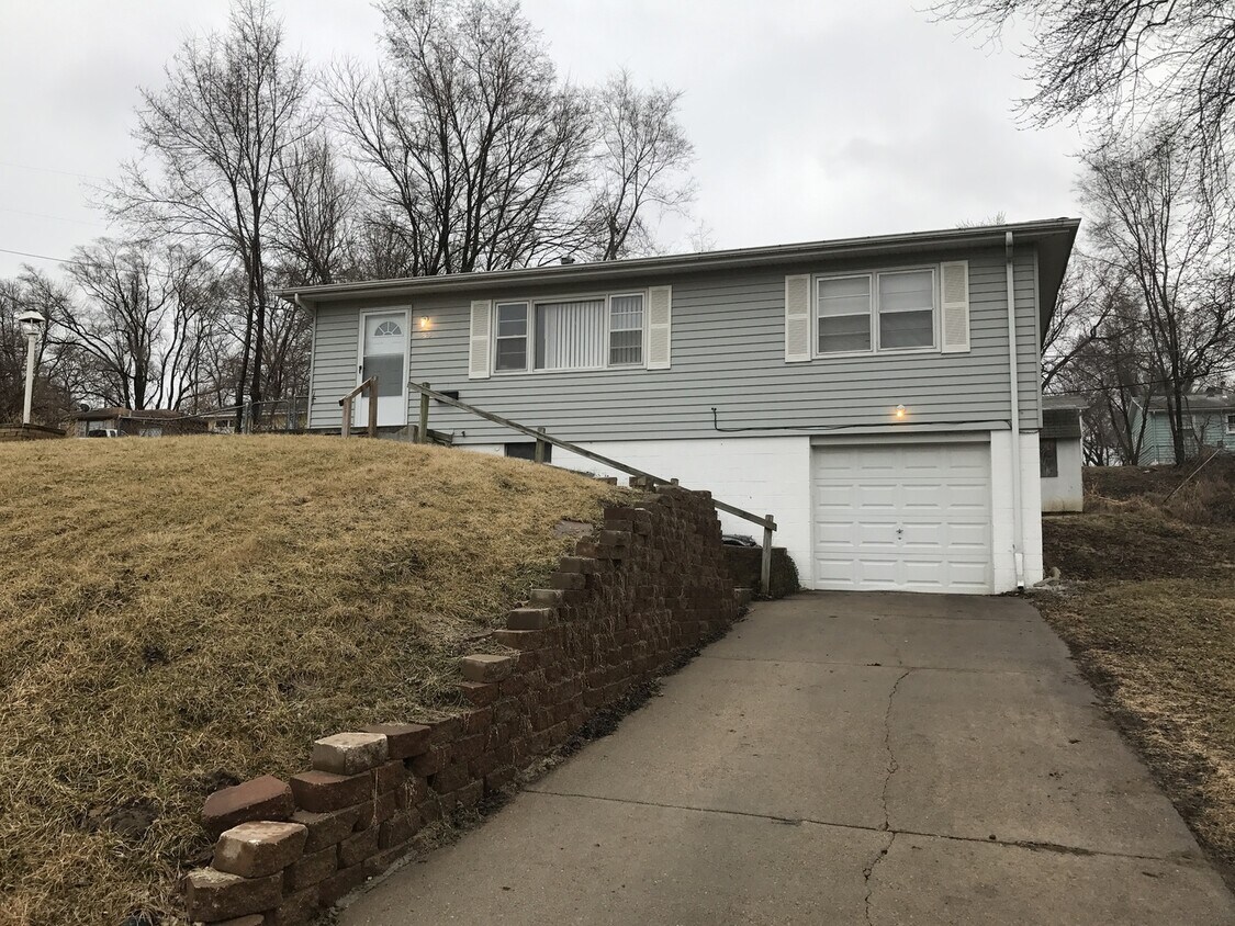 Foto principal - Coming Soon! Three bed with attached garage