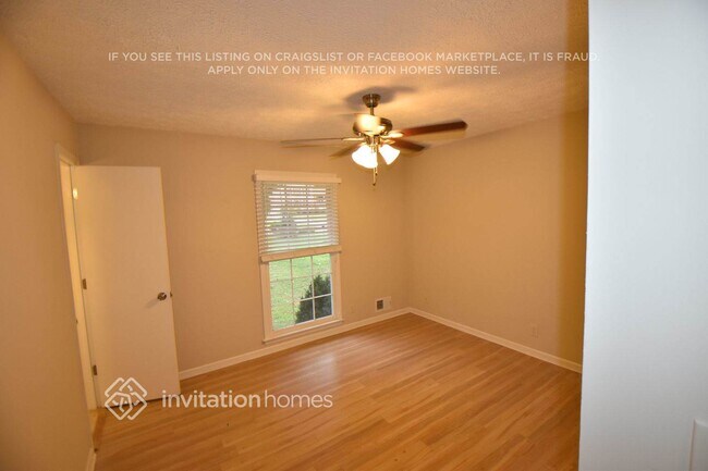 Foto del edificio - 465 Sheringham Ct