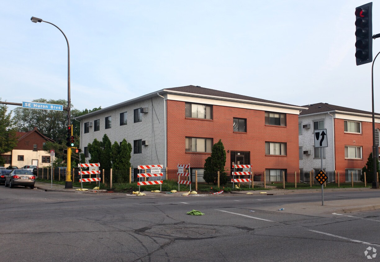 Foto del edificio - 524 Huron Blvd SE