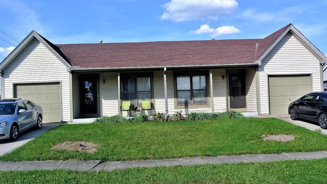 Primary Photo - 2606 Four Seasons Dr