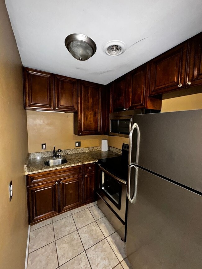 Building Photo - Beach Living 1 bedroom Condo