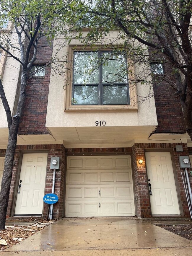 Building Photo - 910 E Glenn Crossett St