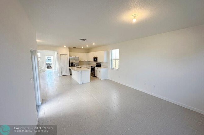 Foto del edificio - 2405 NW 131st St