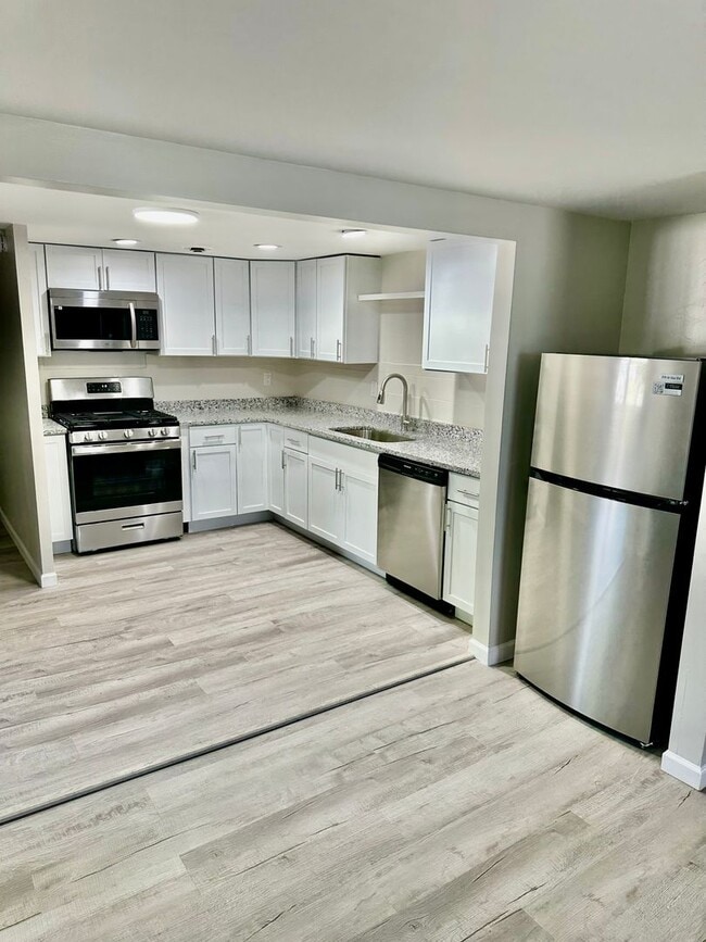 Building Photo - Charming Completely Remodeled Home!