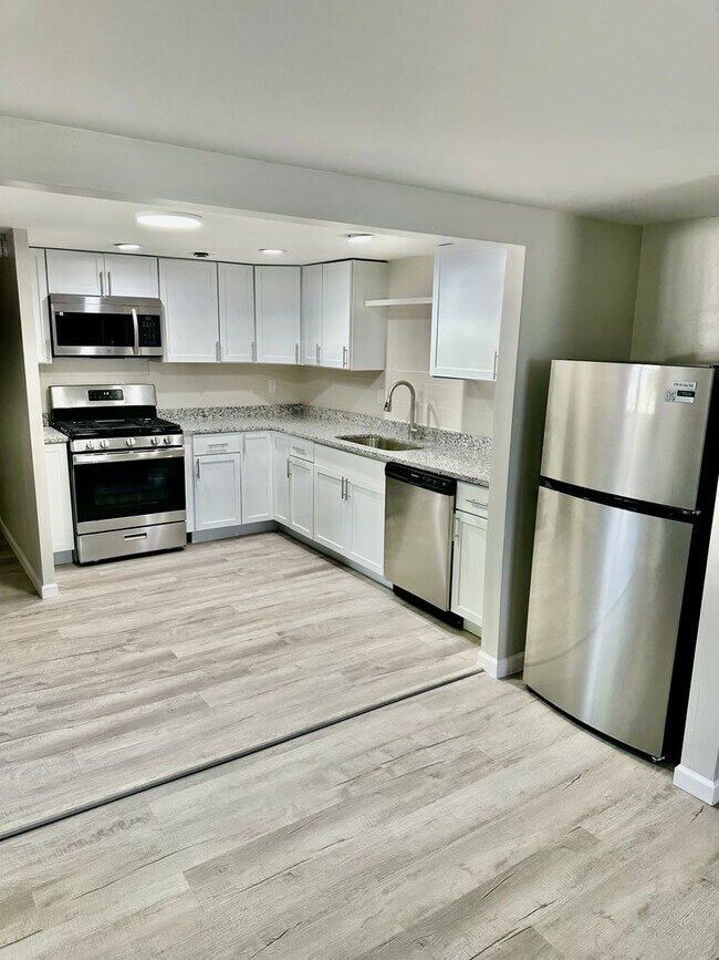 Foto del edificio - Charming Completely Remodeled Home!