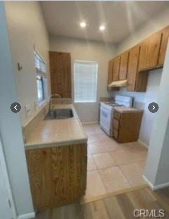 Foto del edificio - 10540 Lakeside Dr N