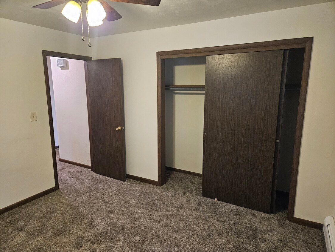 24 Sandy Ct Unit 2, New Middletown, OH 44442 Apartments in New