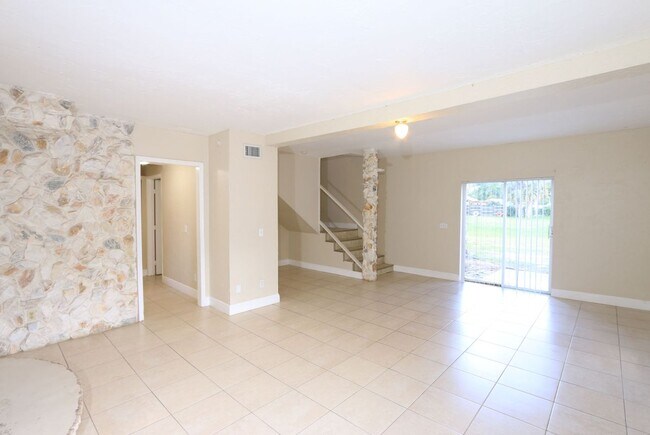 Building Photo - 4916 Silver Oak Dr