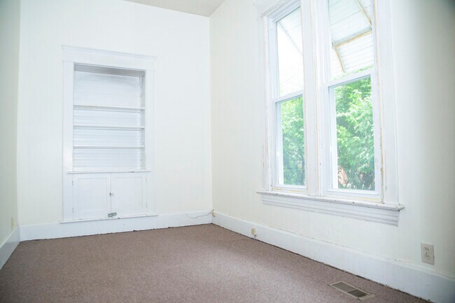 Building Photo - 44 E Stimson Ave
