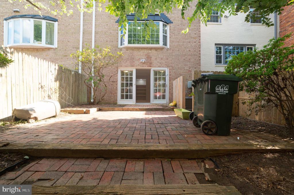 Foto principal - 6712 Melrose Dr