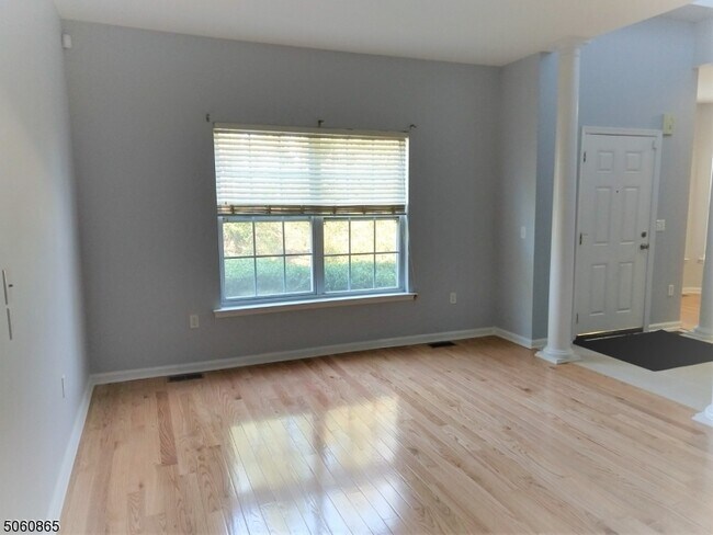 Building Photo - 339 Moonlight Dr