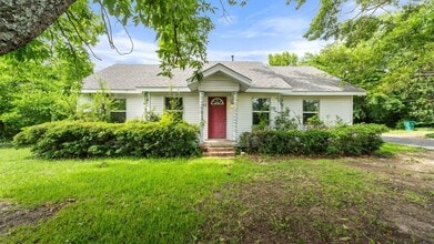 Building Photo - 408 US-82