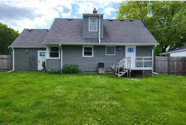 Building Photo - W158N9026 Charles Dr