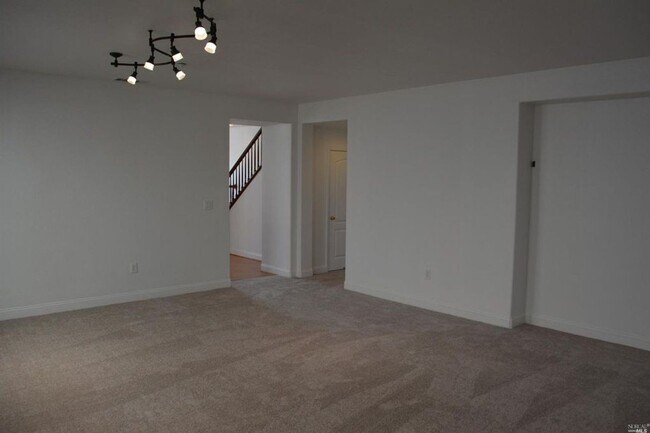 Foto del edificio - Spacious 4/3 located by American Canyon High available for rent!