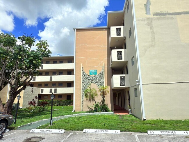 Foto del edificio - 1710 NE 191st St