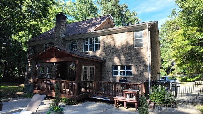 Foto del edificio - 410 Farm Branch Dr