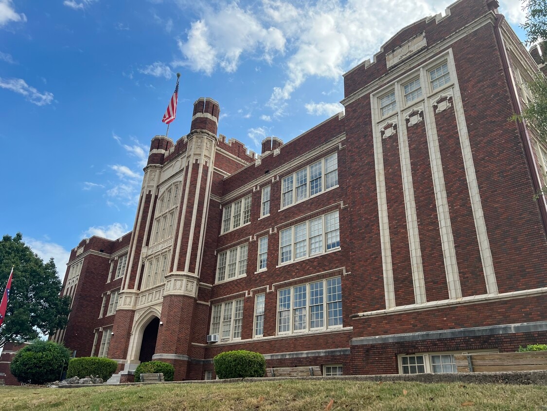 High School loft Apts - 125 Oak Street apartments