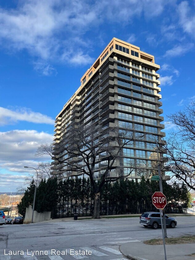 2 br, 2 bath House 600 Admiral Blvd 1902 House for Rent in Kansas