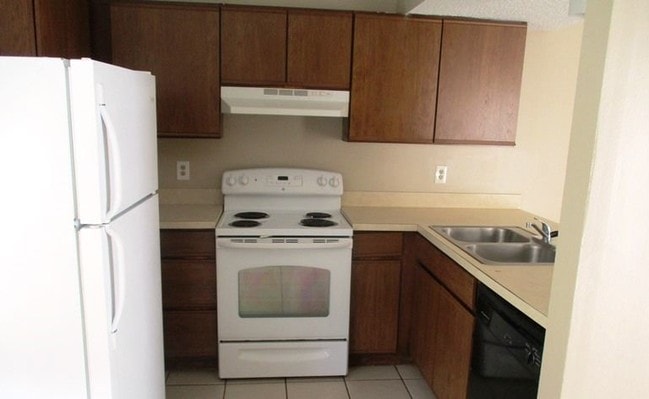 Building Photo - 3 Bedroom/2 Bathroom Adorable Patio Home
