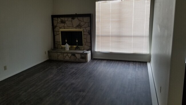 Foto del edificio - 3913 Grass Valley Pl