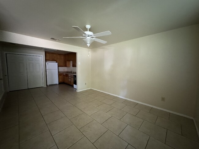 Building Photo - 212 W Val Verde Cir