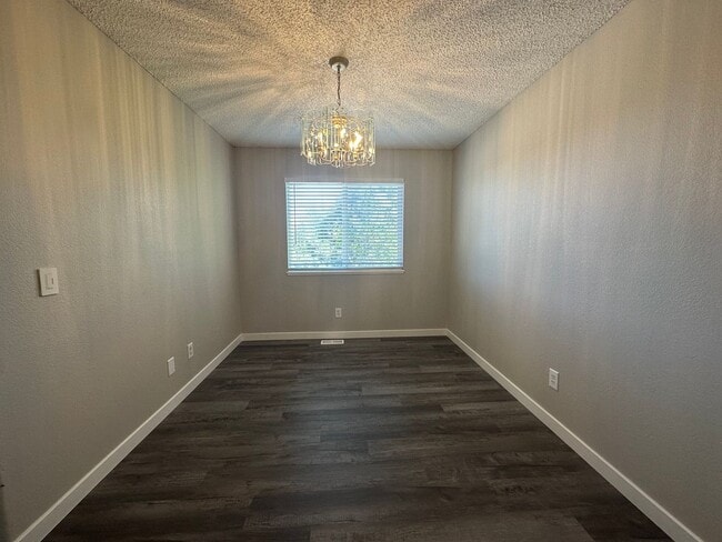 Building Photo - 5 Bedroom In Constitution Hills