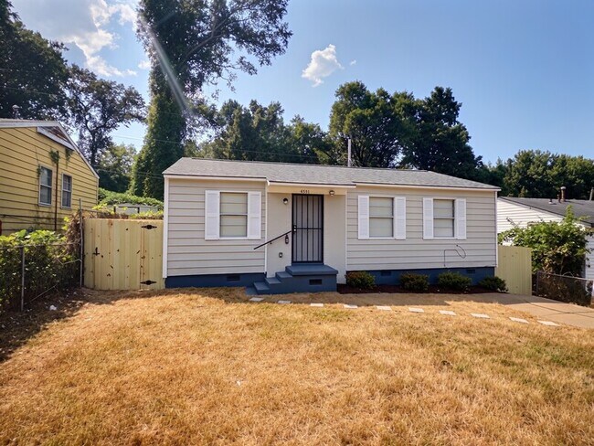 Foto del edificio - 4551 Sunny View Dr