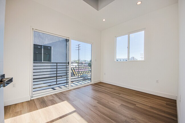 Foto del edificio - 11443 Hatteras St